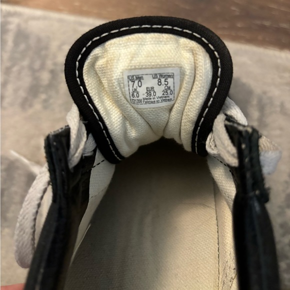 Vans - Picture 5 of 5